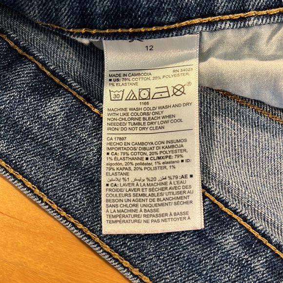 Old Navy shorts bundle. 2 denim cut offs and 1 everyday shorts sz 12 - Picture 6 of 11